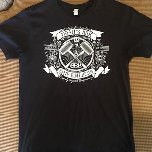Noah’s Ark T-shirt by live and tell size M